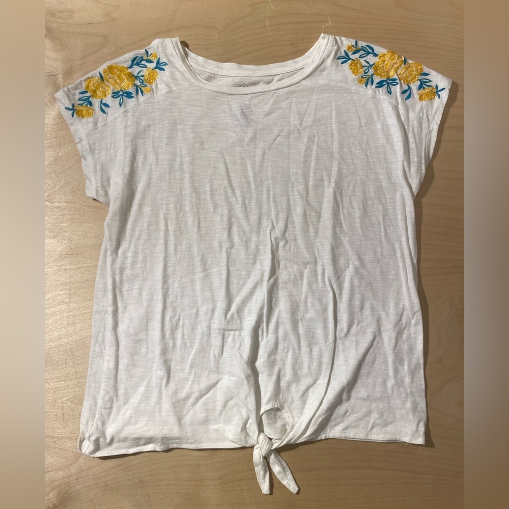 St. John's Bay White Tee with Yellow Floral Embroidery Small (QS)